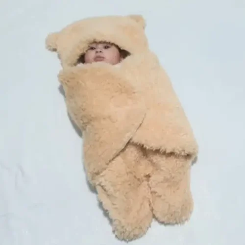 بطانية على شكل دبدوب للأطفال الرضع من شهر إلى سنة .